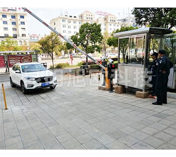 如何利用車(chē)牌智能識(shí)別系統(tǒng)提高停車(chē)場(chǎng)管理效率？